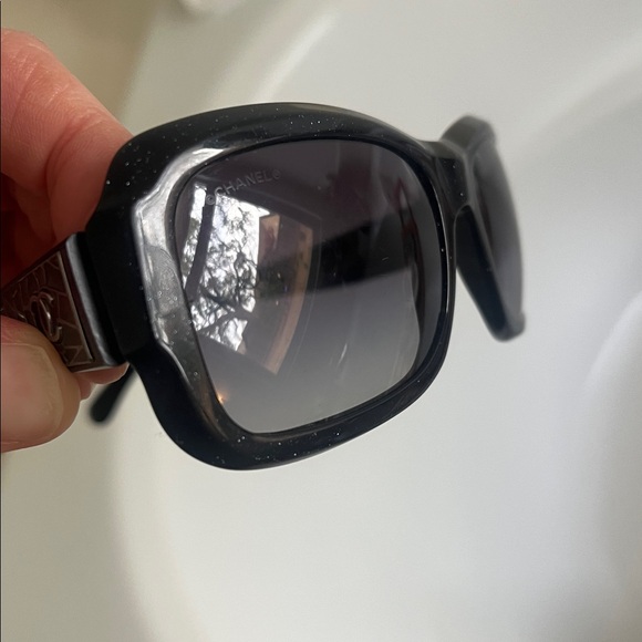 Chanel sunglasses - Picture 5 of 9